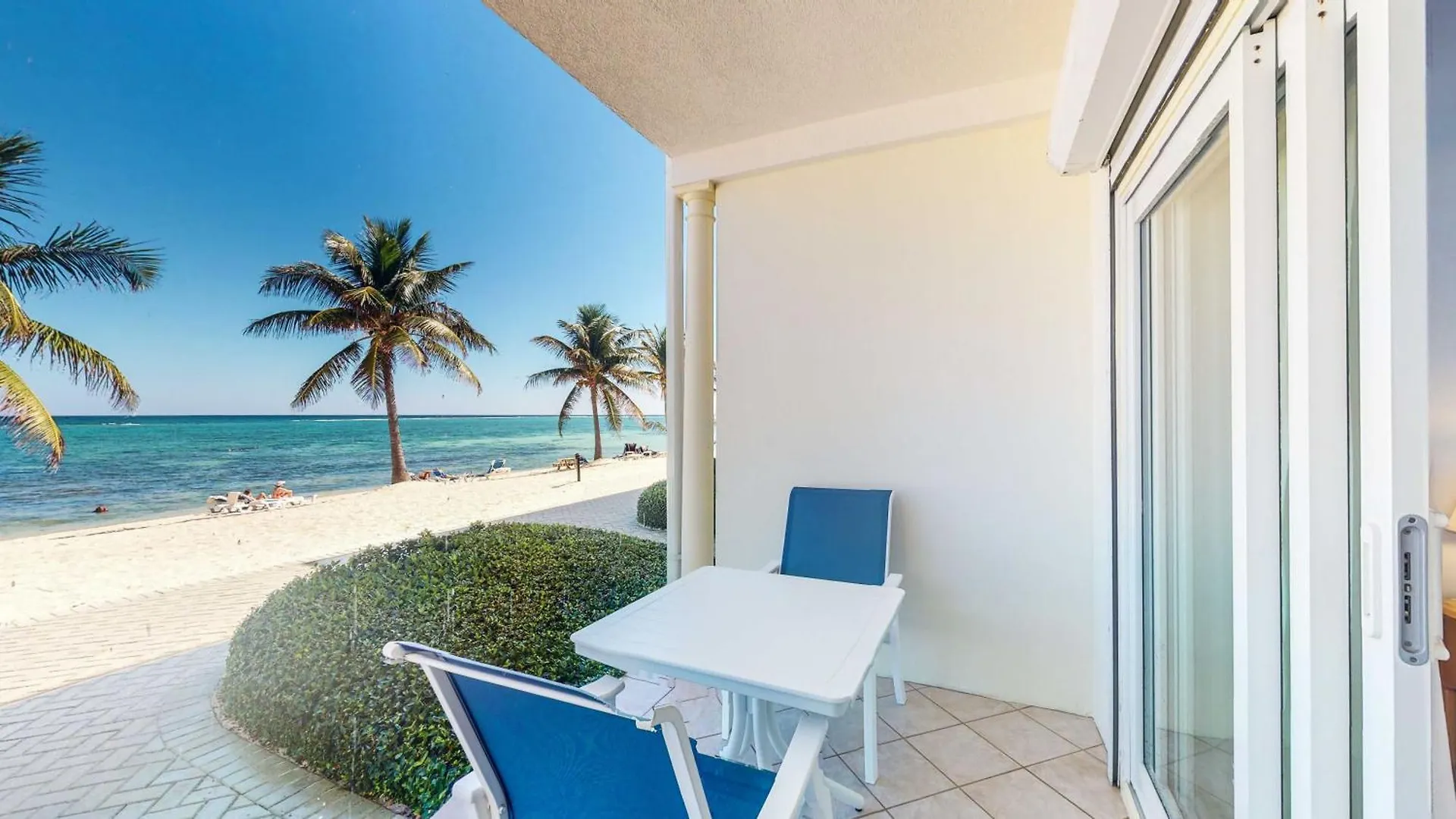 Wyndham Reef Resort, Grand Cayman East End