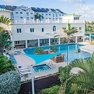 Seven Mile Aparthotel